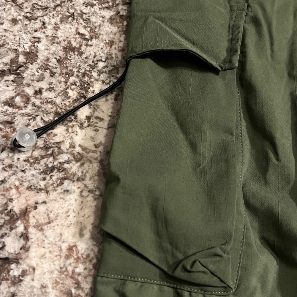 Green Cargo Jogger Pants size small never worn - Picture 5 of 7